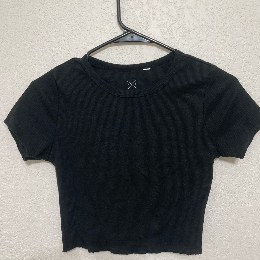 Black crop top size medium
